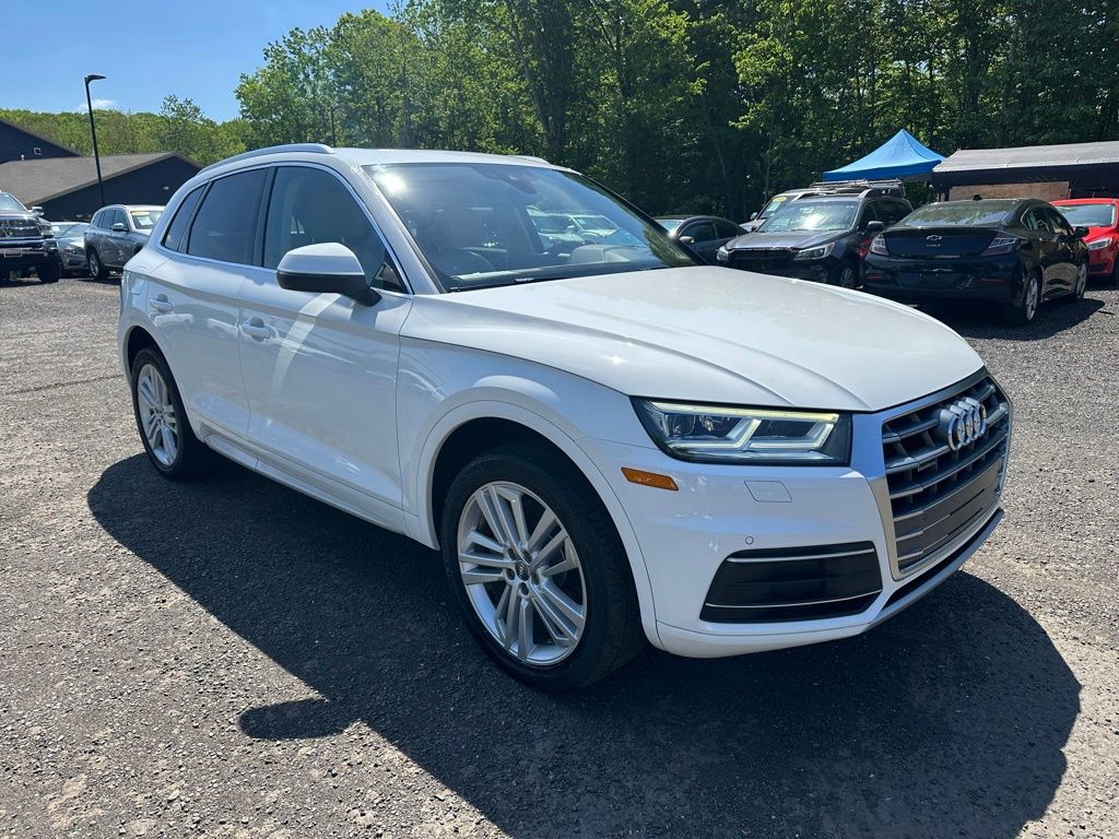 2020 Audi Q5 view 3