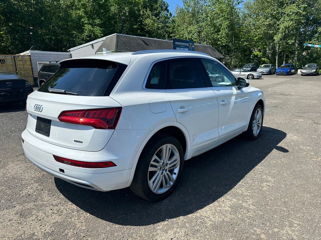 2020 Audi Q5 view 5