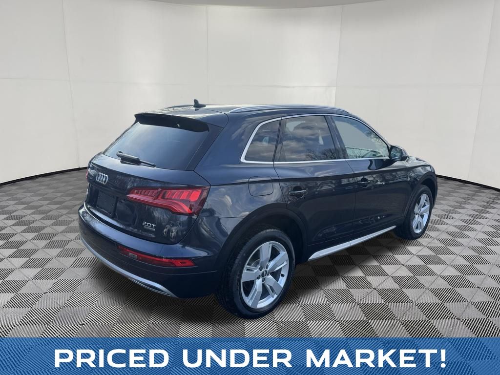2018 Audi Q5 view 5