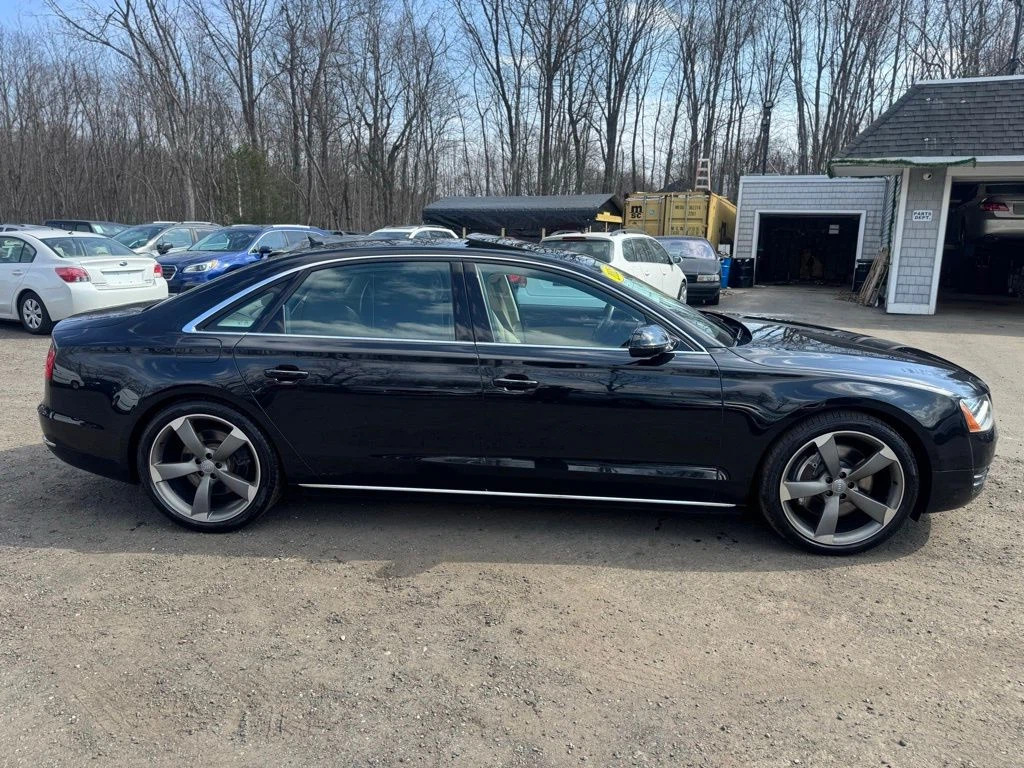 2012 Audi A8 view 4
