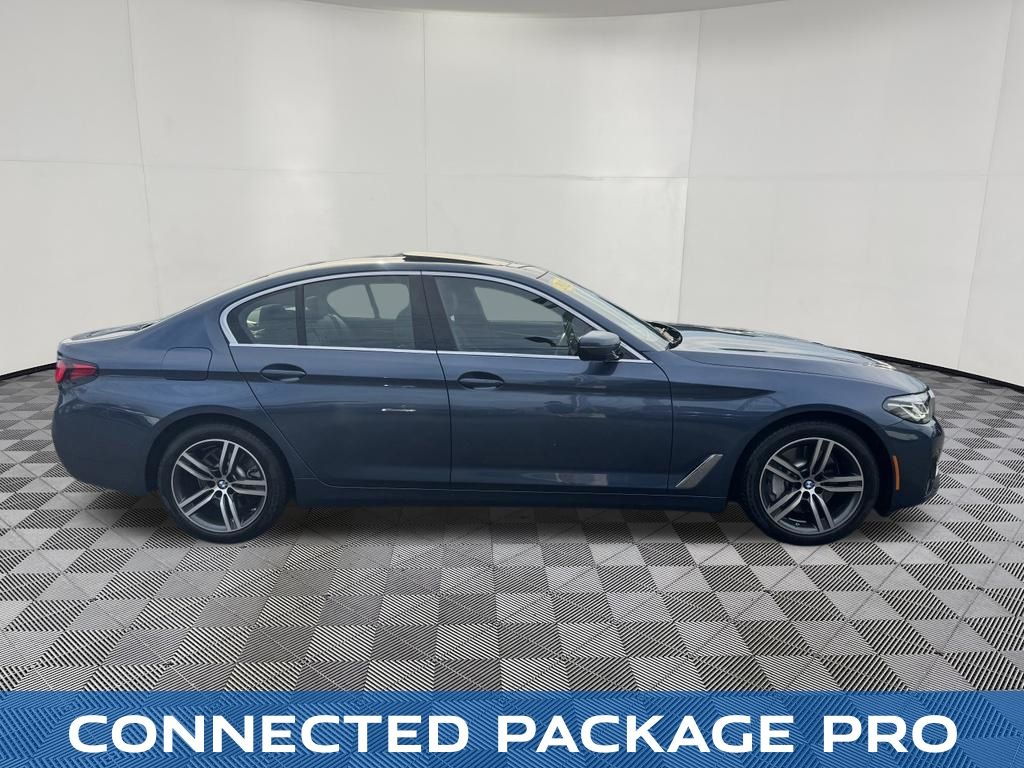 2023 BMW 5 Series view 4