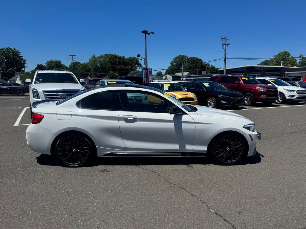 2018 BMW 2 Series view 4