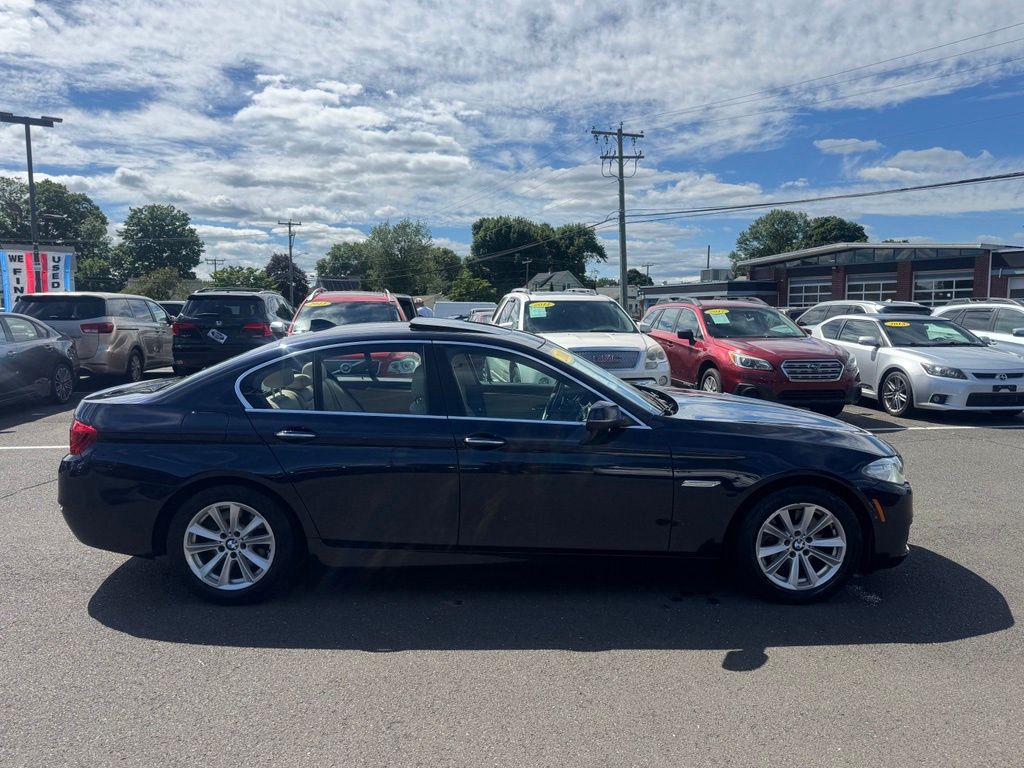 2016 BMW 5 Series view 4