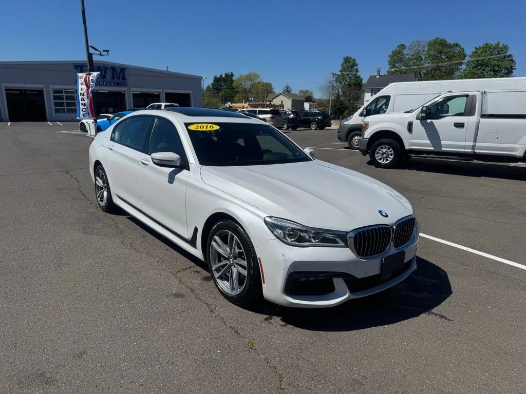 2016 BMW 7 Series view 3