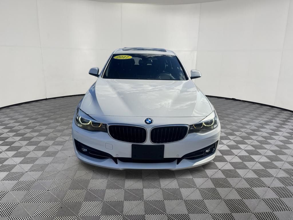 2017 BMW 3 Series view 2