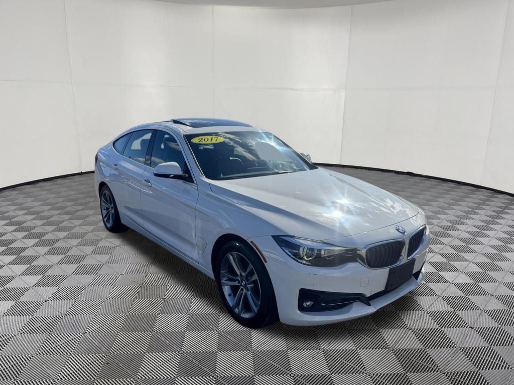 2017 BMW 3 Series view 3