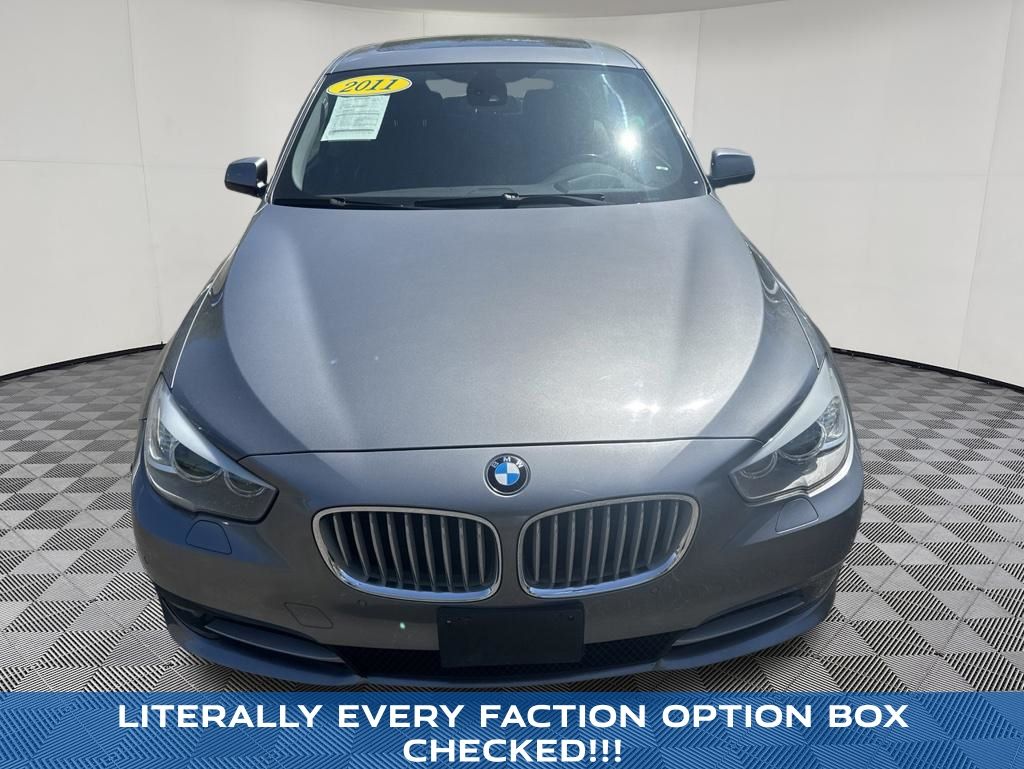 2011 BMW 5 Series view 3