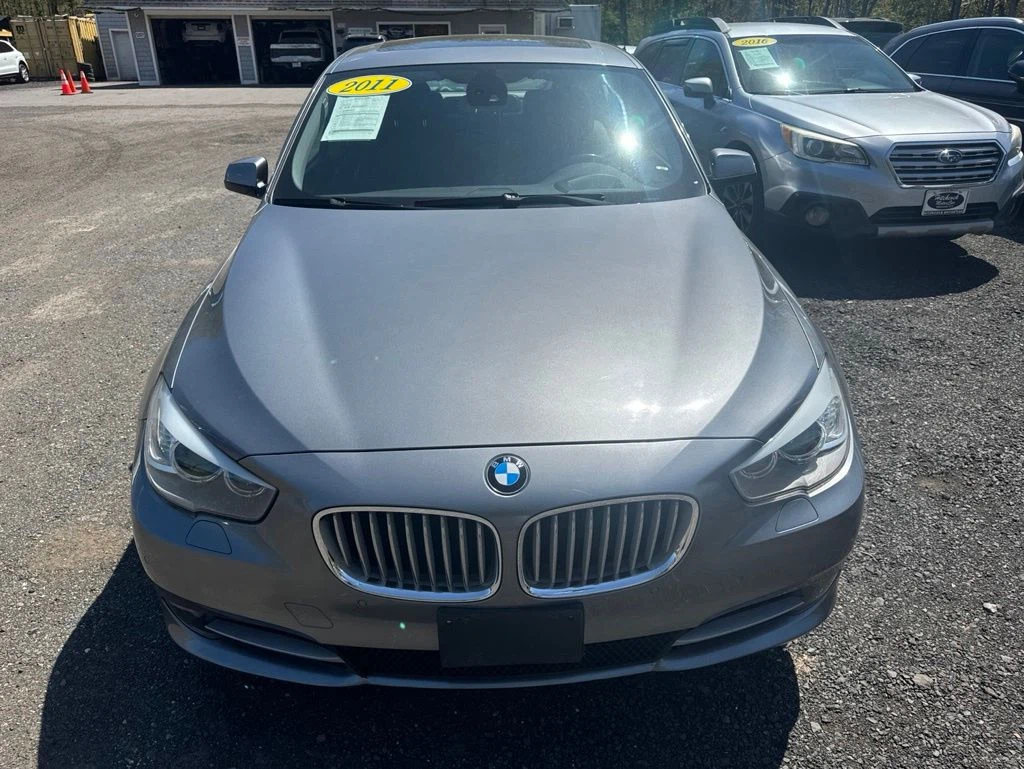 2011 BMW 5 Series view 3