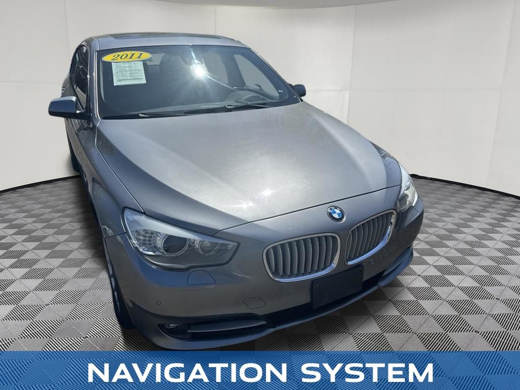 2011 BMW 5 Series view 4