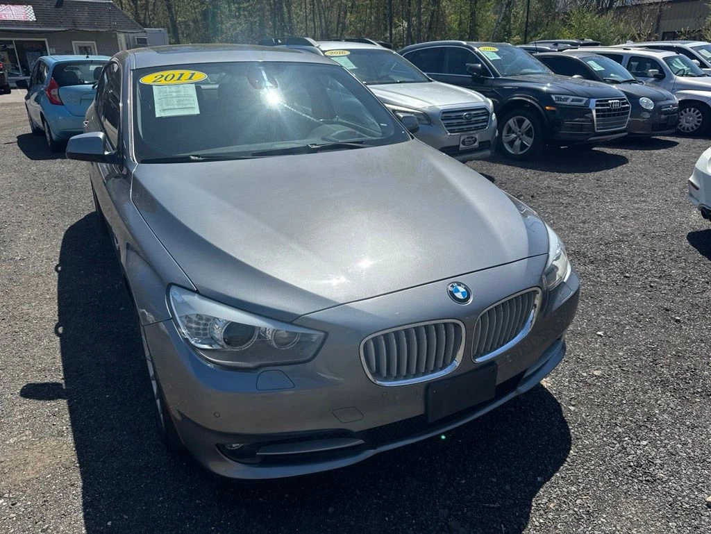 2011 BMW 5 Series view 4