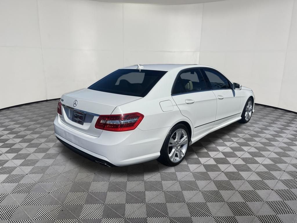 2013 Mercedes-Benz E-Class view 5