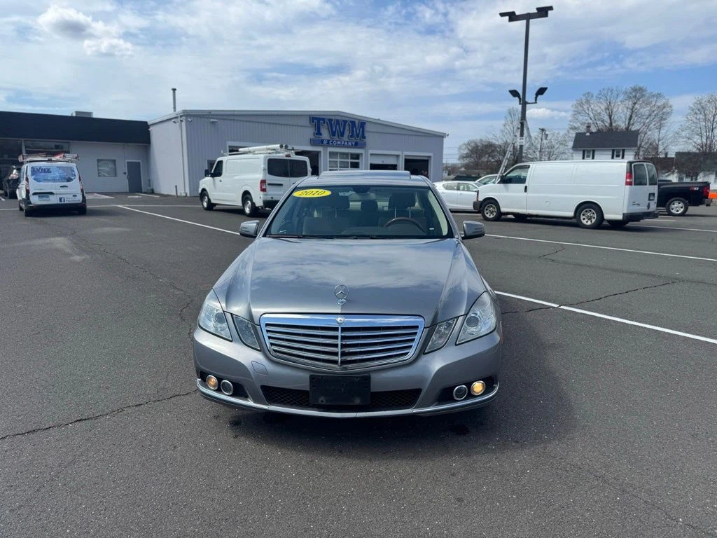 2010 Mercedes-Benz E-Class view 2