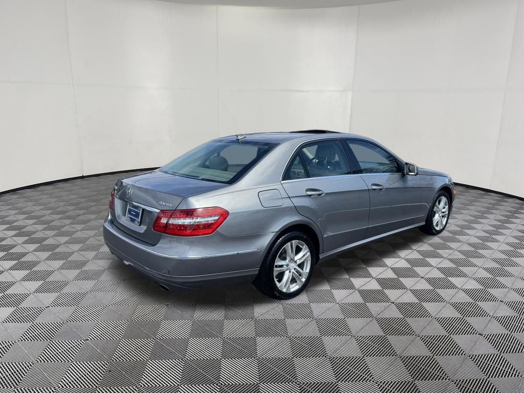 2010 Mercedes-Benz E-Class view 5