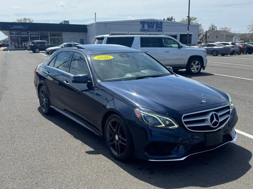 2016 Mercedes-Benz E-Class view 3