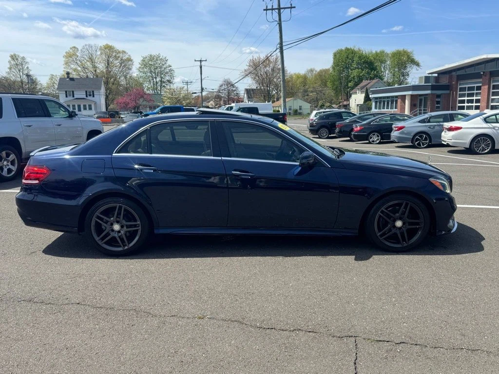 2016 Mercedes-Benz E-Class view 4