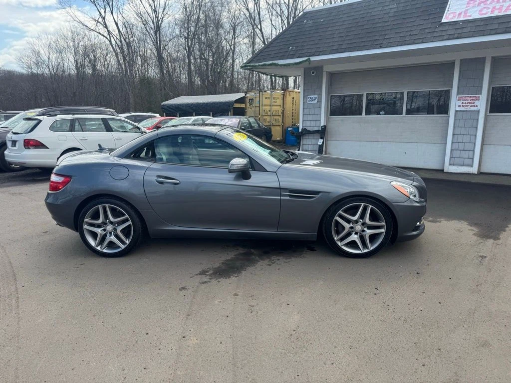 2016 Mercedes-Benz SLK view 4