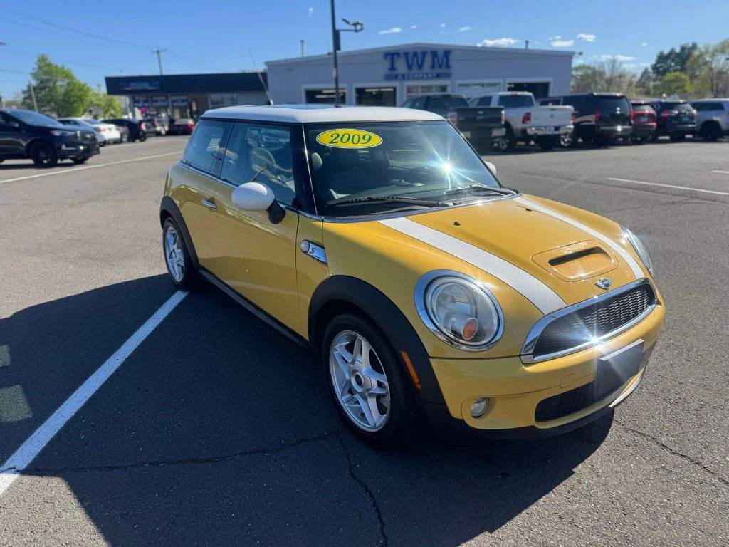 2009 MINI Cooper S view 3