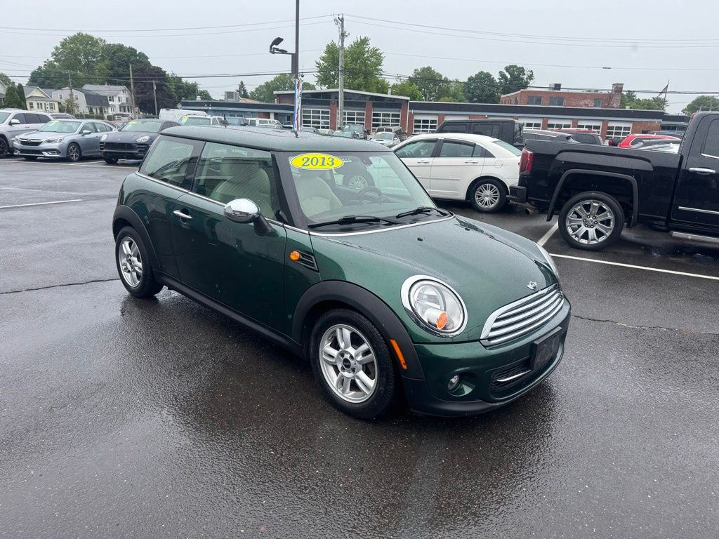 2013 MINI Cooper view 3
