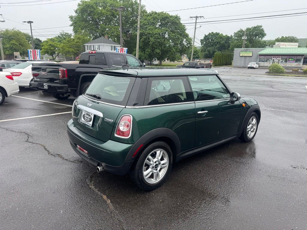 2013 MINI Cooper view 5