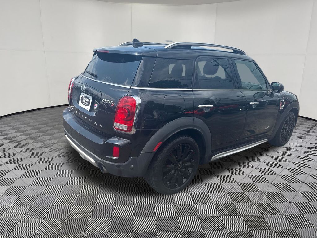 2017 MINI Cooper S Countryman view 5