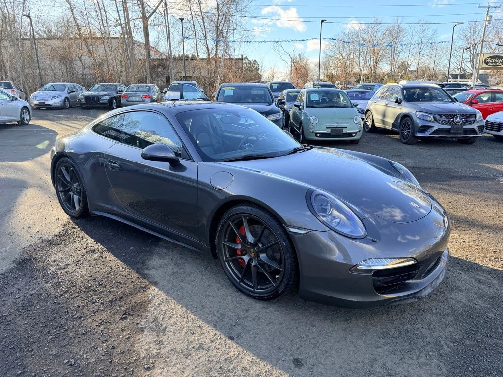 2015 Porsche 911 view 3