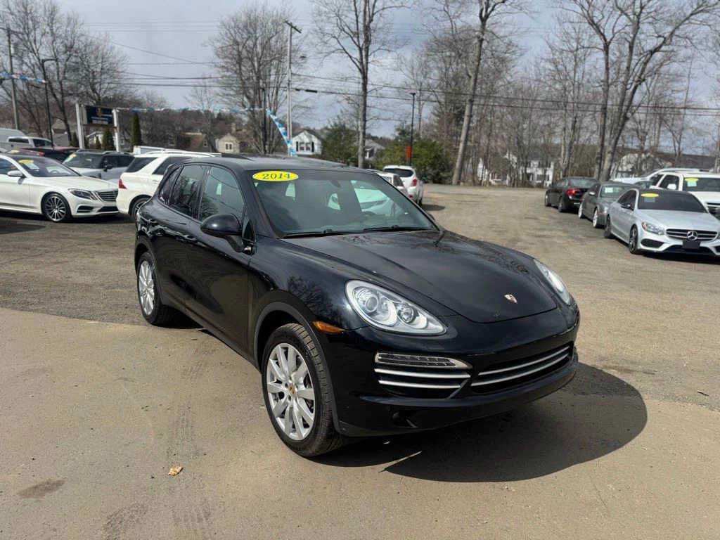 2014 Porsche Cayenne view 3