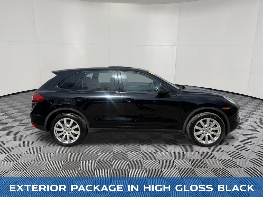 2014 Porsche Cayenne view 4