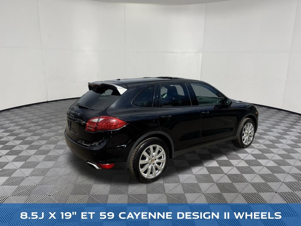 2014 Porsche Cayenne view 5