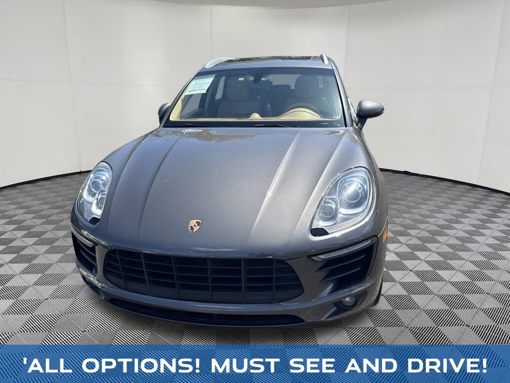 2016 Porsche Macan view 3