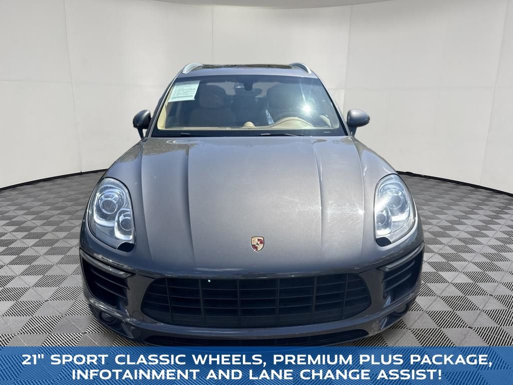 2016 Porsche Macan view 4