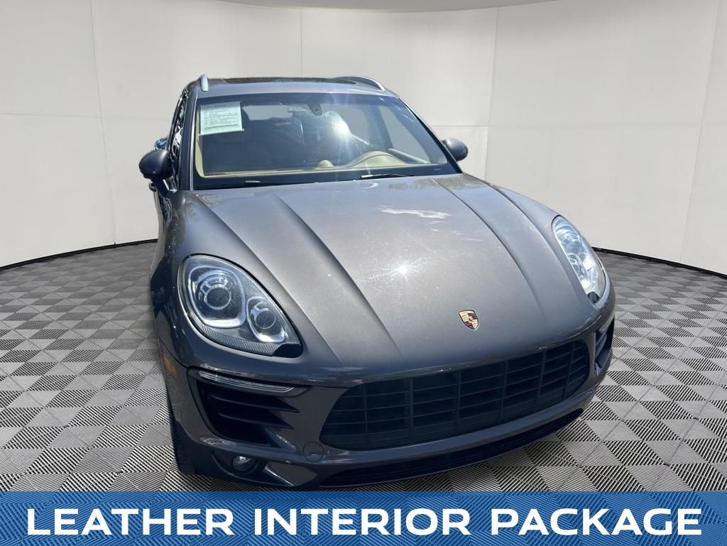 2016 Porsche Macan view 5