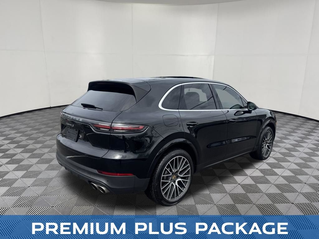 2019 Porsche Cayenne view 5