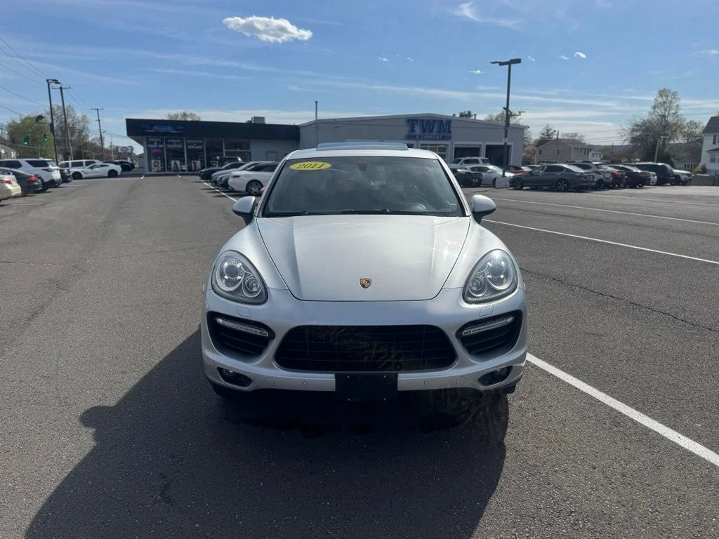 2011 Porsche Cayenne view 2