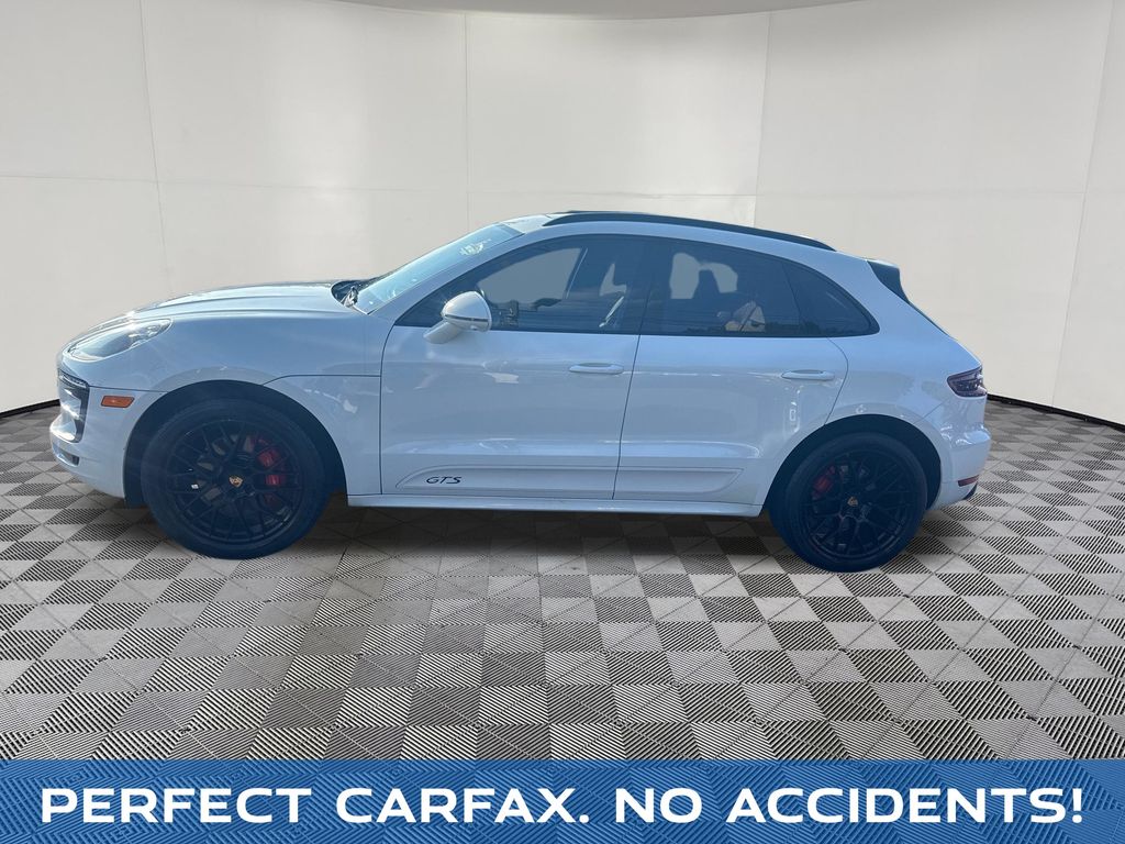 2017 Porsche Macan view 2