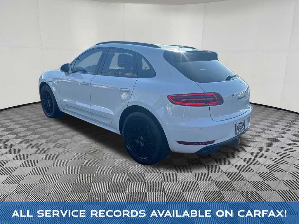 2017 Porsche Macan view 3