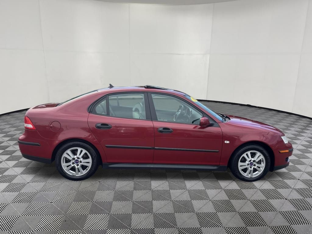 2005 Saab 9-3 view 4