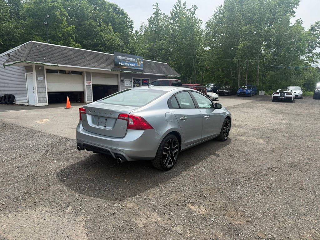 2017 Volvo S60 view 5