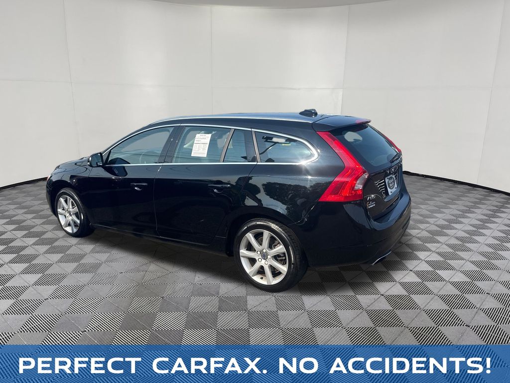 2016 Volvo V60 view 3