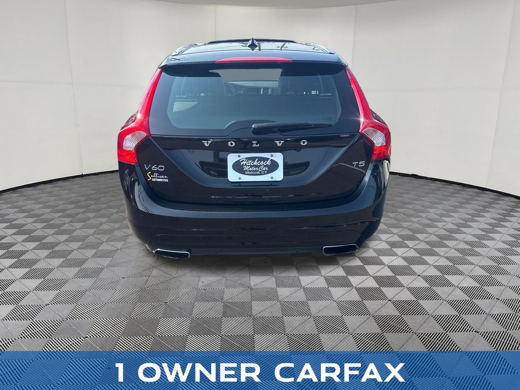 2016 Volvo V60 view 4