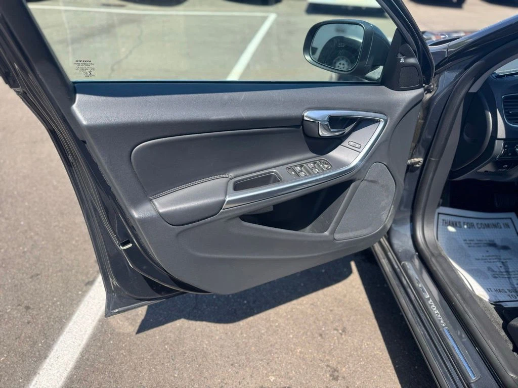 2015 Volvo S60 view 5