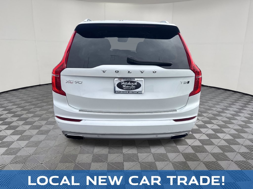 2020 Volvo XC90 view 5