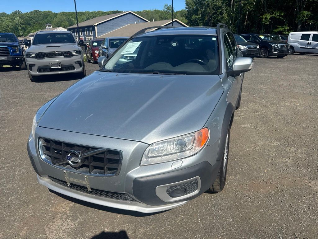 2013 Volvo XC70 view 2