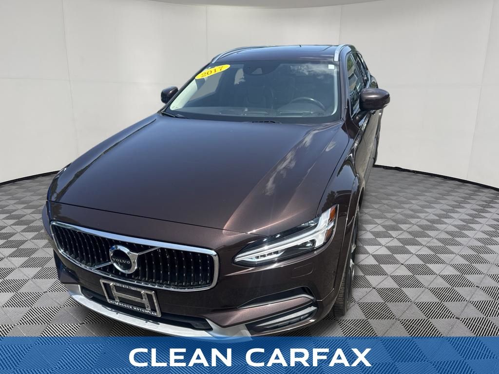 2017 Volvo V90 Cross Country view 2