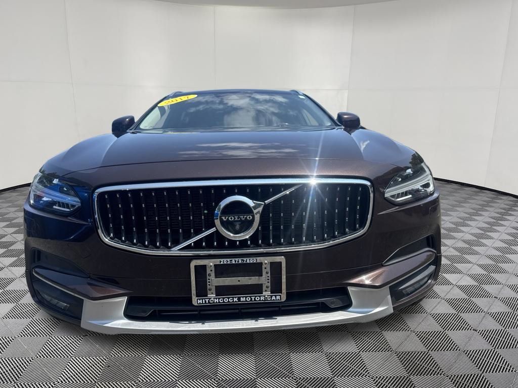 2017 Volvo V90 Cross Country view 5