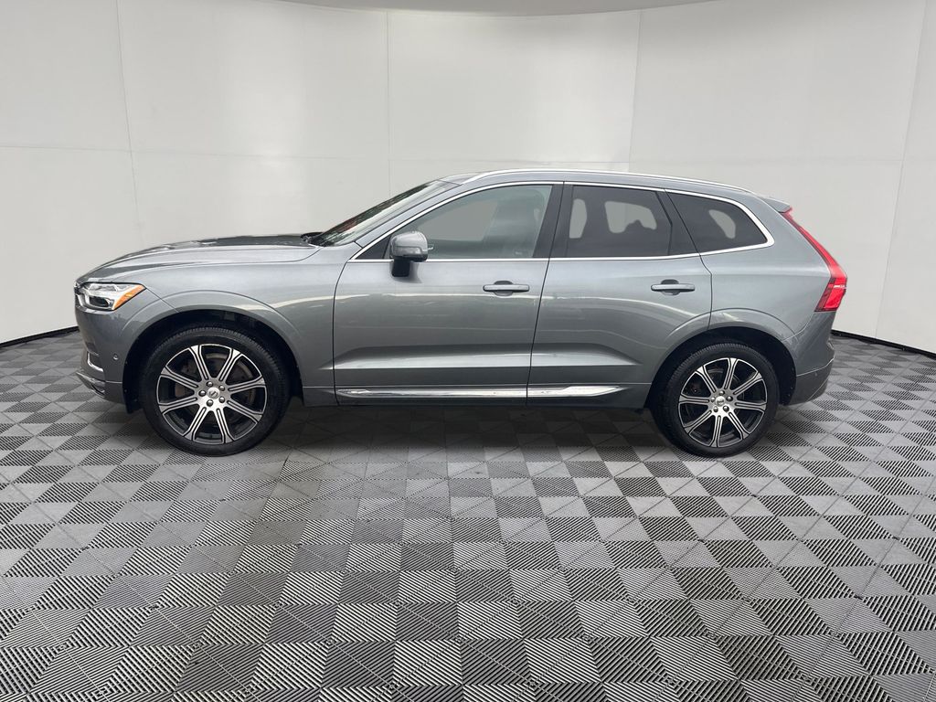 2018 Volvo XC60 view 2
