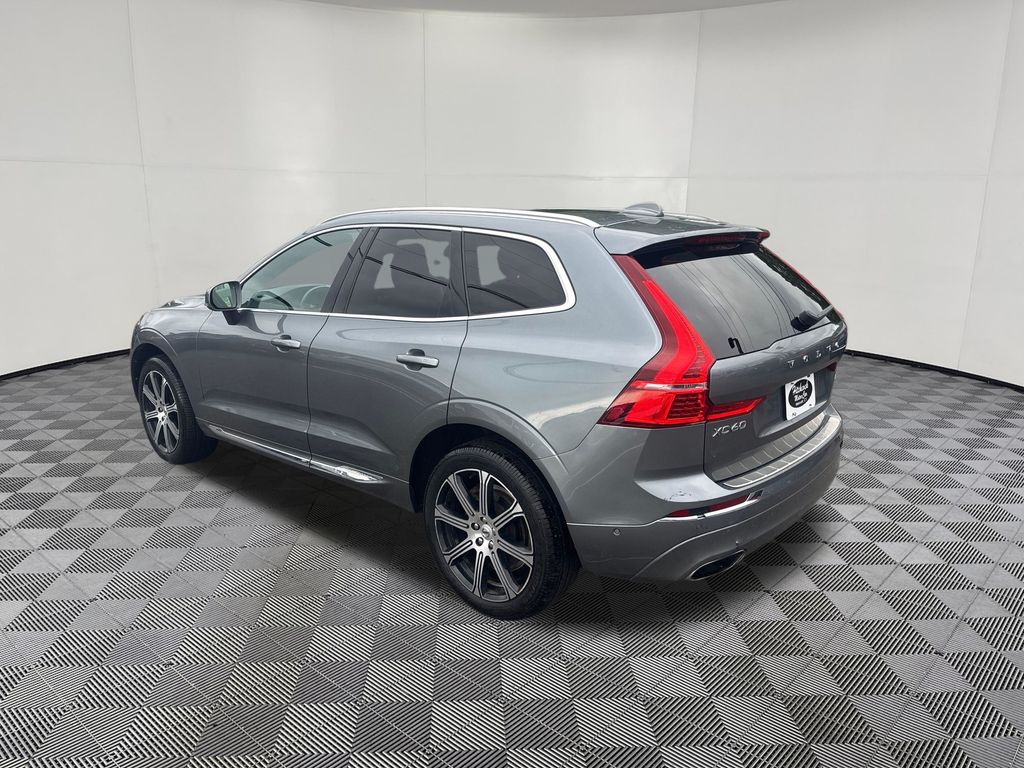2018 Volvo XC60 view 3