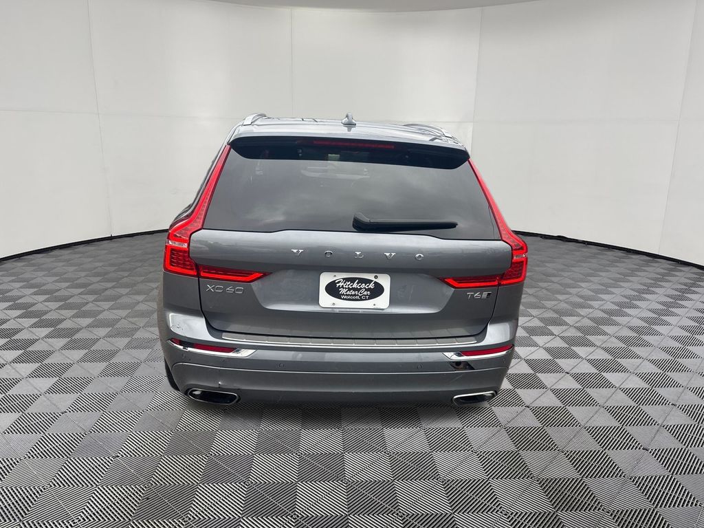 2018 Volvo XC60 view 4
