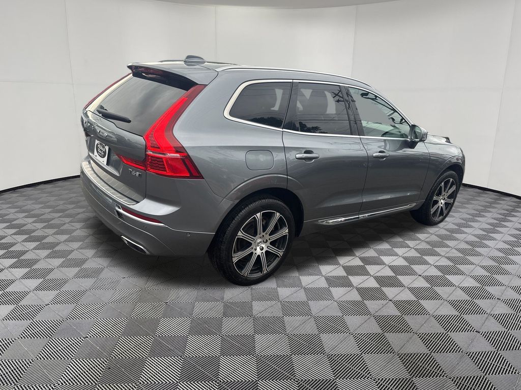 2018 Volvo XC60 view 5