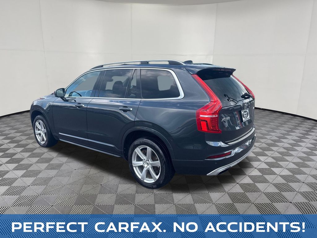2016 Volvo XC90 Hybrid view 3