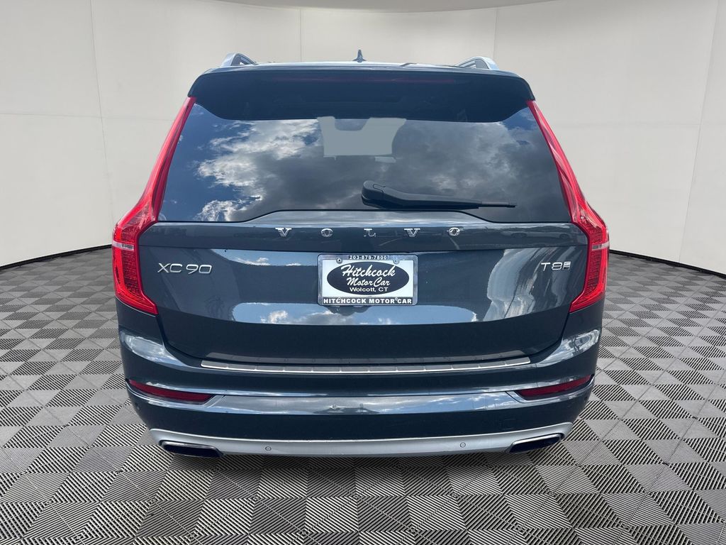 2016 Volvo XC90 Hybrid view 4